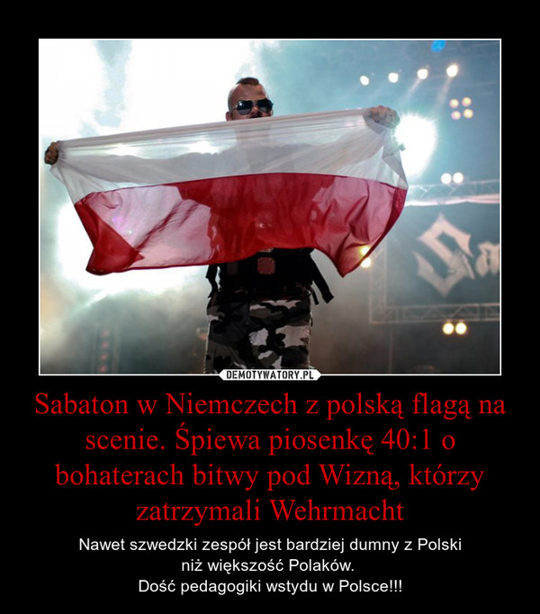 Sabaton w Niemczech z polską flagą na scenie. Śpiewa piosenkę 40:1 o bohaterach bitwy pod Wizną, którzy zatrzymali Wehrmacht