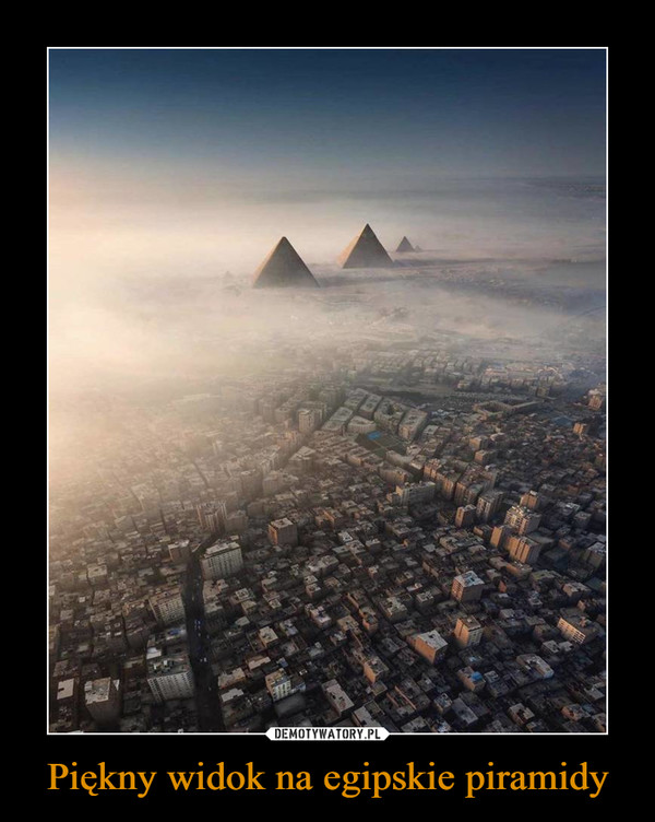 Piękny widok na egipskie piramidy