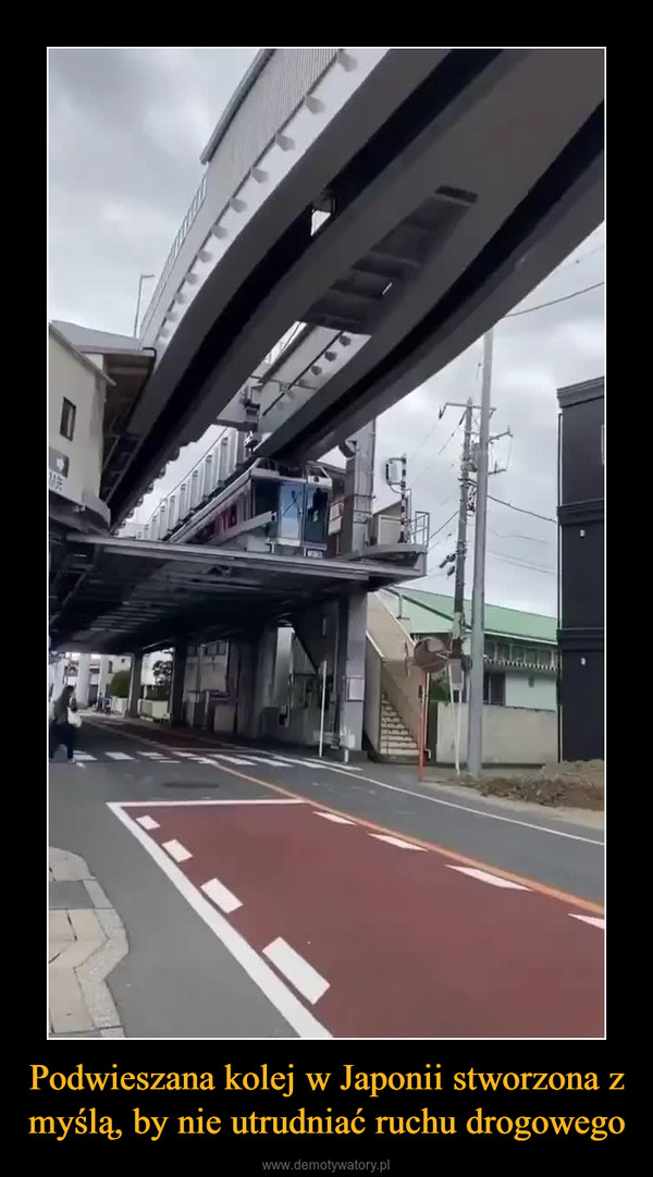 Podwieszana kolej w Japonii stworzona z myślą, by nie utrudniać ruchu drogowego –  
