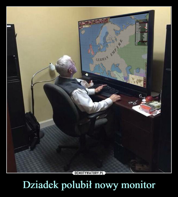 Dziadek polubił nowy monitor –  