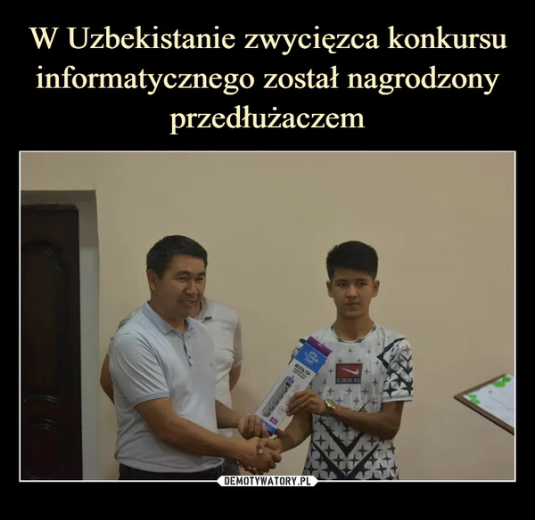 W Uzbekistanie zwycięzca konkursu informatycznego został nagrodzony przedłużaczem